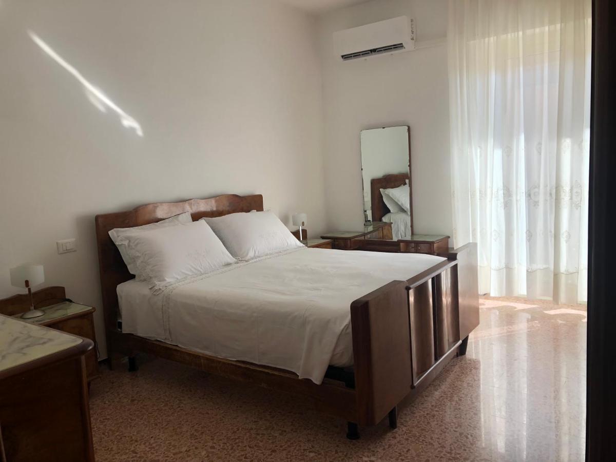 Regina Apartment *